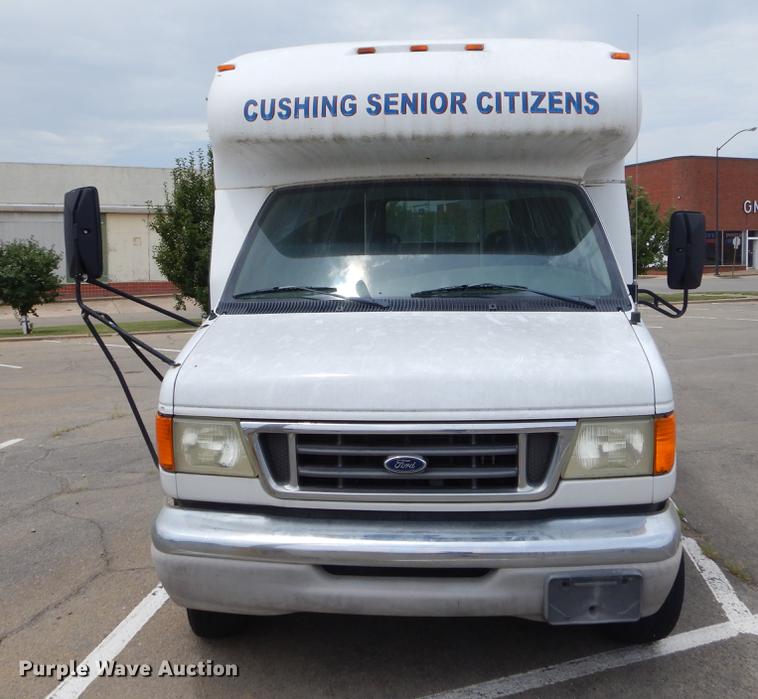 image for item EK9617 2003 Ford Econoline E450 shuttle bus