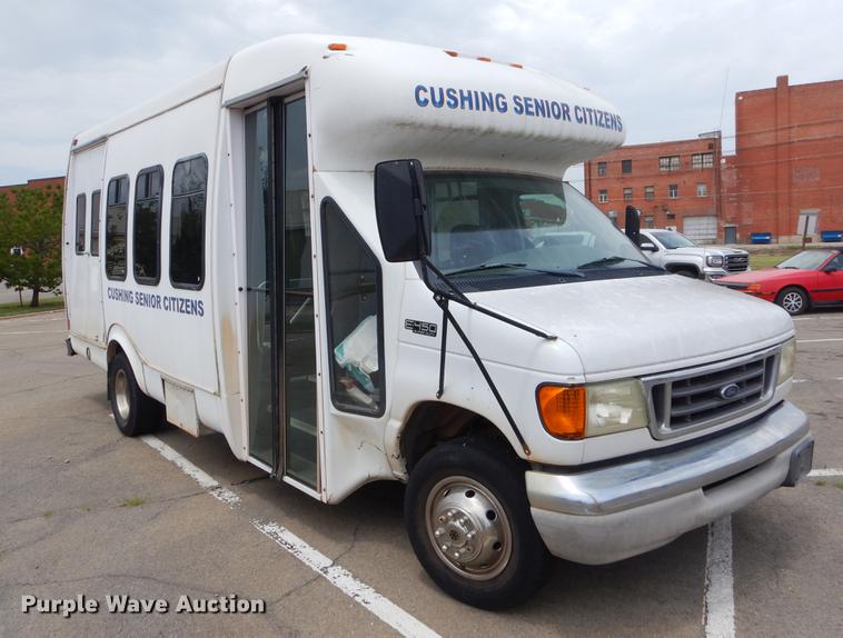 image for item EK9617 2003 Ford Econoline E450 shuttle bus