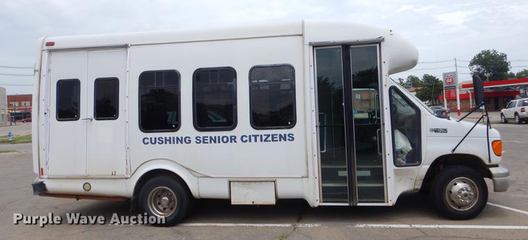 image for item EK9617 2003 Ford Econoline E450 shuttle bus