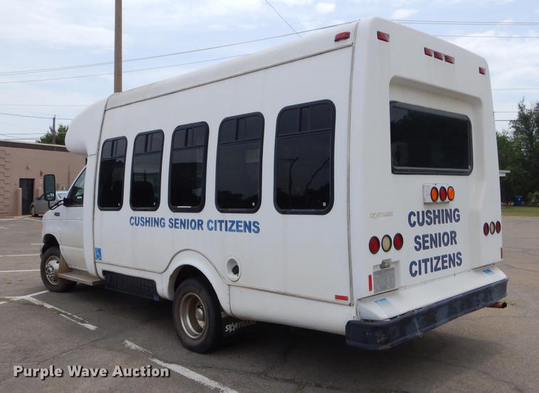 image for item EK9617 2003 Ford Econoline E450 shuttle bus