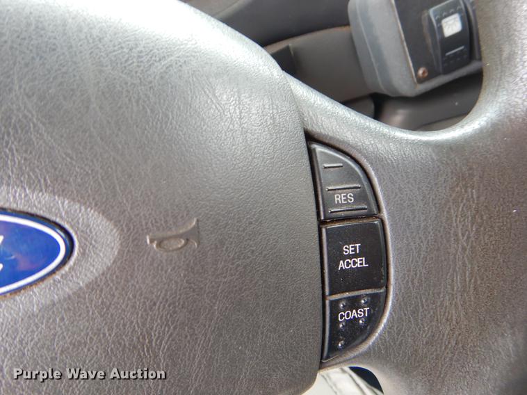 image for item EK9617 2003 Ford Econoline E450 shuttle bus