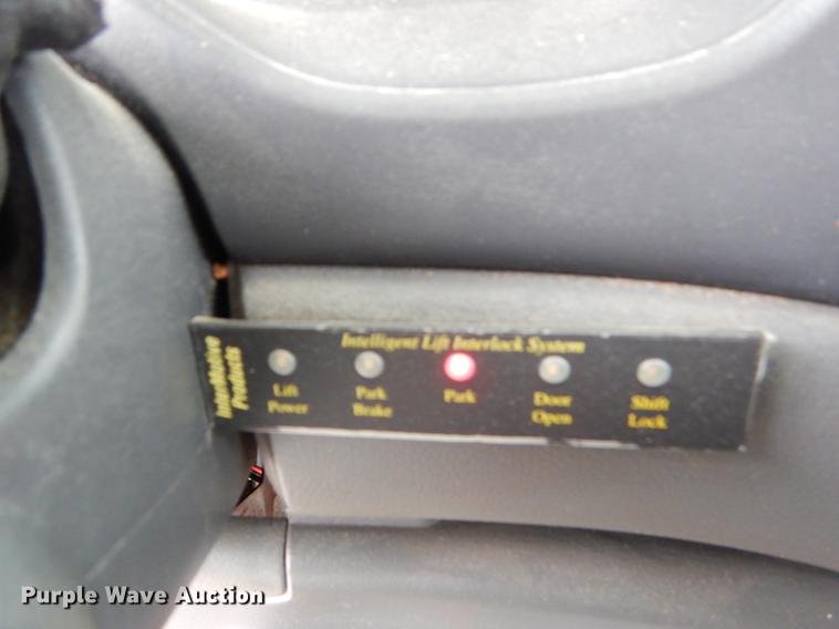 image for item EK9617 2003 Ford Econoline E450 shuttle bus