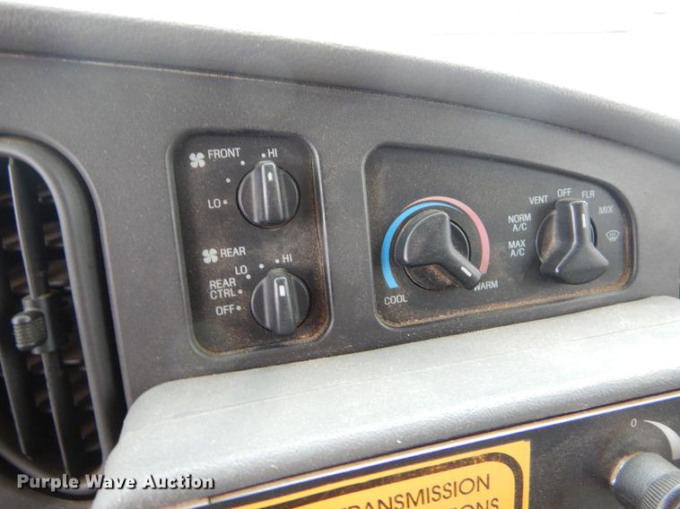 image for item EK9617 2003 Ford Econoline E450 shuttle bus