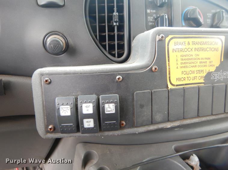 image for item EK9617 2003 Ford Econoline E450 shuttle bus