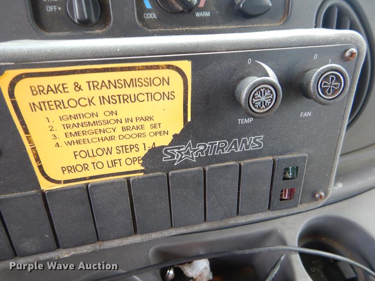 image for item EK9617 2003 Ford Econoline E450 shuttle bus