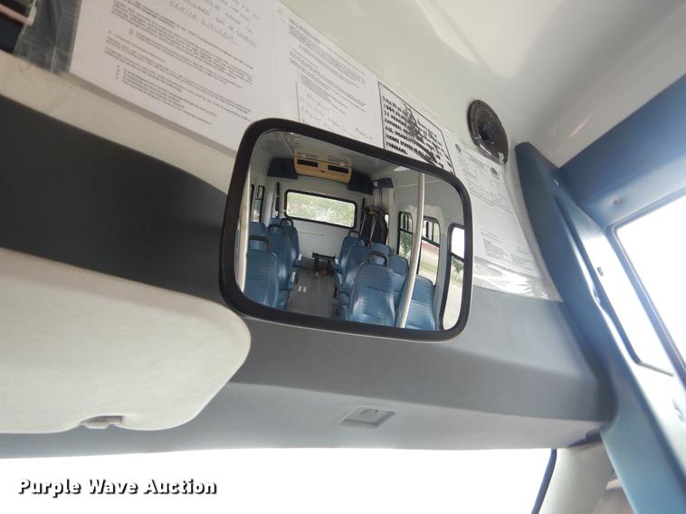 image for item EK9617 2003 Ford Econoline E450 shuttle bus