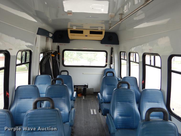 image for item EK9617 2003 Ford Econoline E450 shuttle bus
