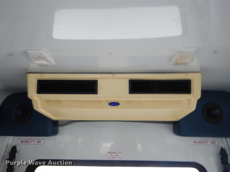 image for item EK9617 2003 Ford Econoline E450 shuttle bus