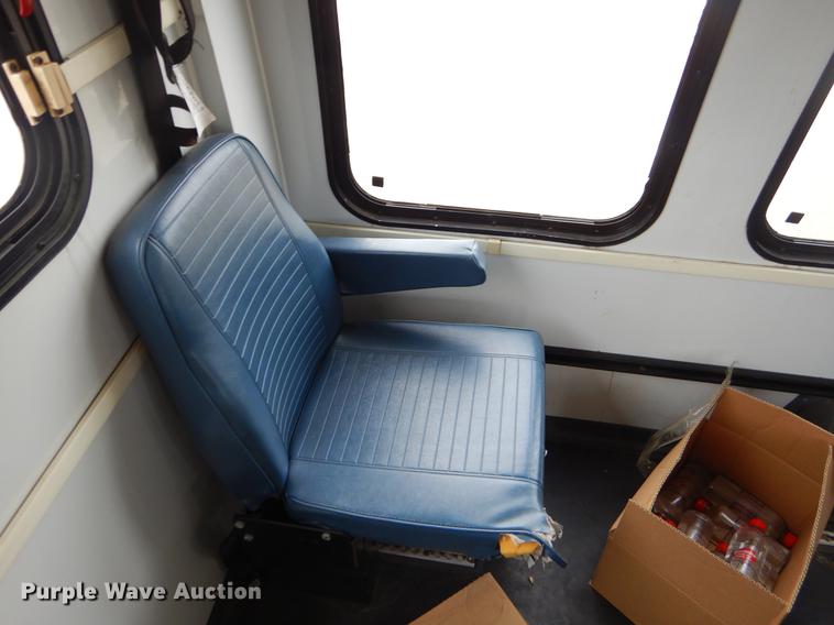 image for item EK9617 2003 Ford Econoline E450 shuttle bus