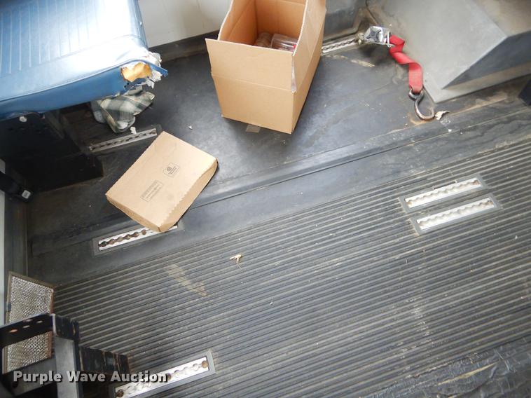 image for item EK9617 2003 Ford Econoline E450 shuttle bus