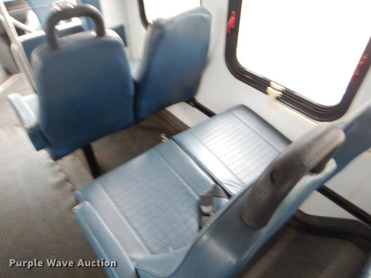 image for item EK9617 2003 Ford Econoline E450 shuttle bus