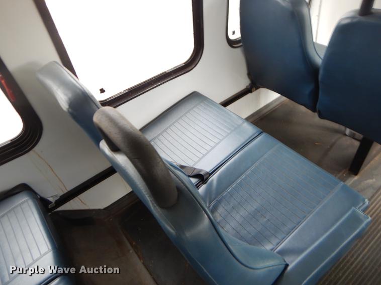 image for item EK9617 2003 Ford Econoline E450 shuttle bus