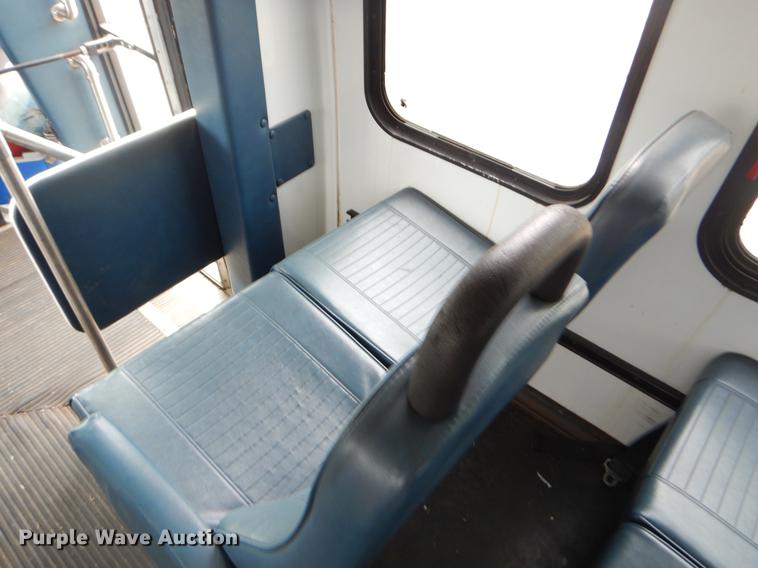 image for item EK9617 2003 Ford Econoline E450 shuttle bus