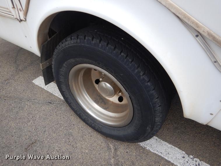 image for item EK9617 2003 Ford Econoline E450 shuttle bus