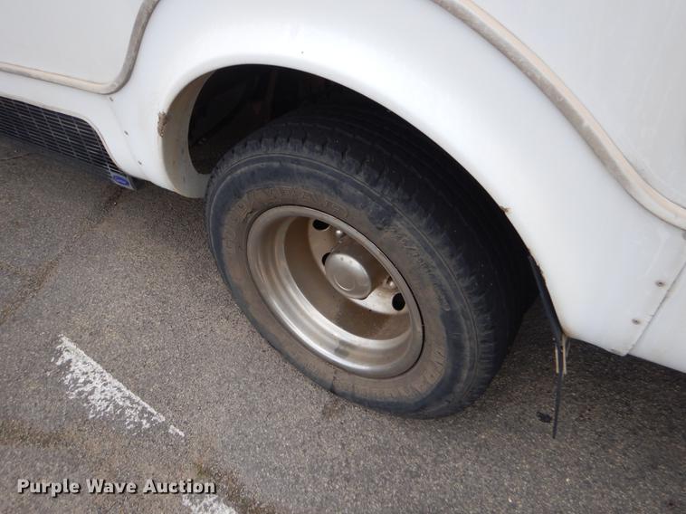 image for item EK9617 2003 Ford Econoline E450 shuttle bus