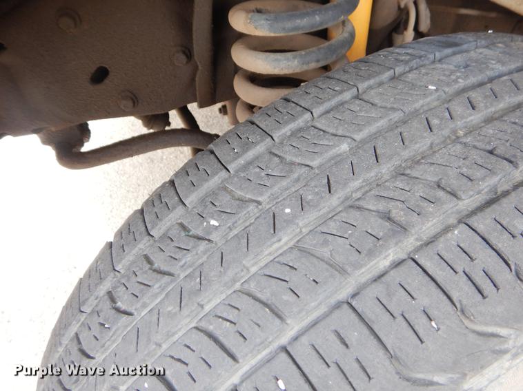 image for item EK9617 2003 Ford Econoline E450 shuttle bus