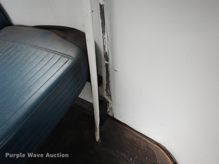 image for item EK9617 2003 Ford Econoline E450 shuttle bus