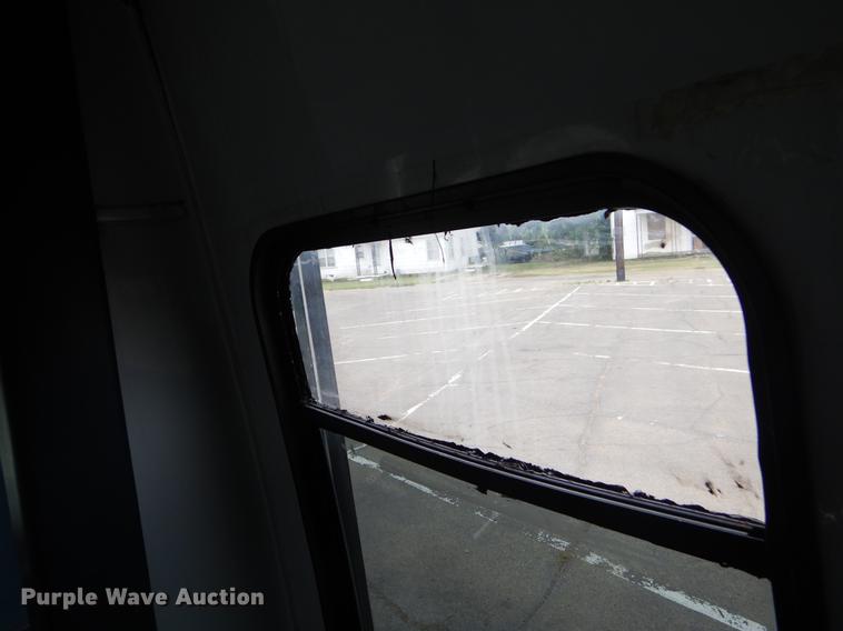 image for item EK9617 2003 Ford Econoline E450 shuttle bus