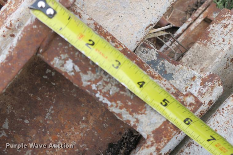 image for item EO9327 Concrete forms and pins