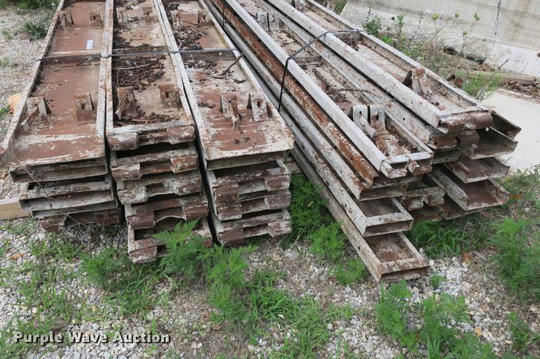 image for item EO9327 Concrete forms and pins