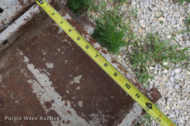 image for item EO9327 Concrete forms and pins