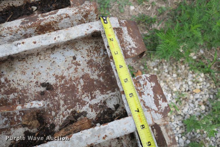 image for item EO9327 Concrete forms and pins