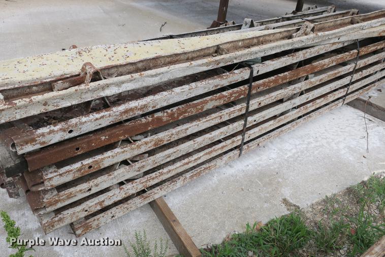 image for item EO9327 Concrete forms and pins