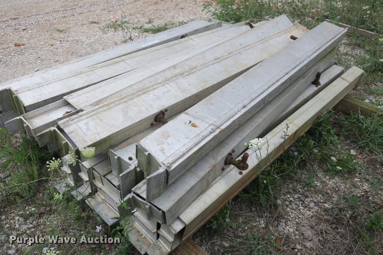 image for item EO9328 Approximately 21 aluminum spreader bars