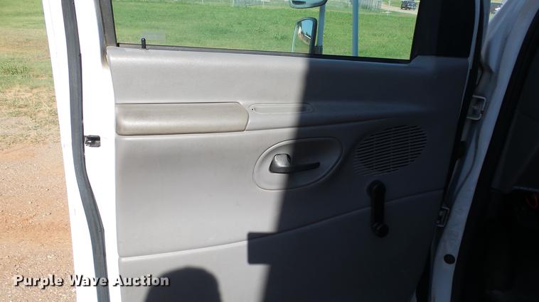 image for item ER9546 2002 Ford Econoline E350 box van