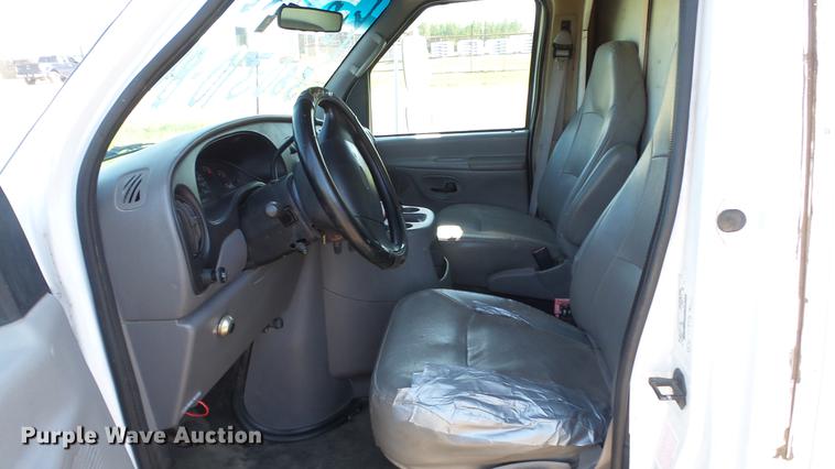 image for item ER9546 2002 Ford Econoline E350 box van