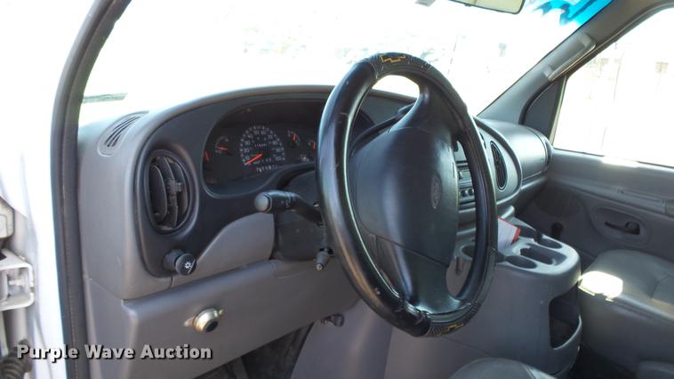 image for item ER9546 2002 Ford Econoline E350 box van