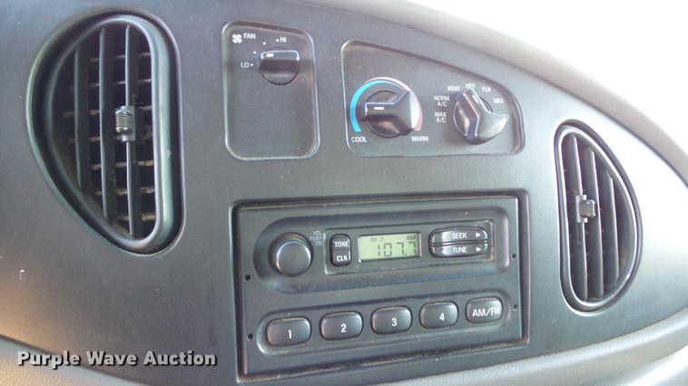 image for item ER9546 2002 Ford Econoline E350 box van