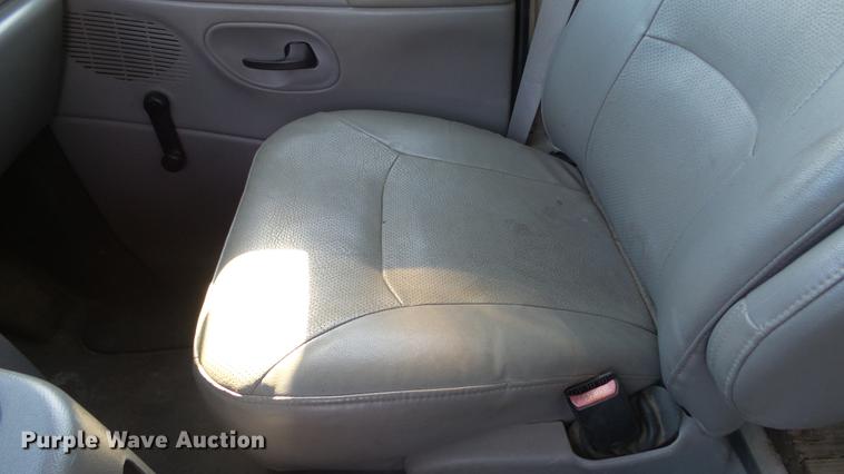 image for item ER9546 2002 Ford Econoline E350 box van