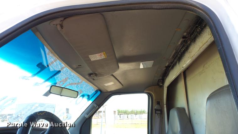 image for item ER9546 2002 Ford Econoline E350 box van