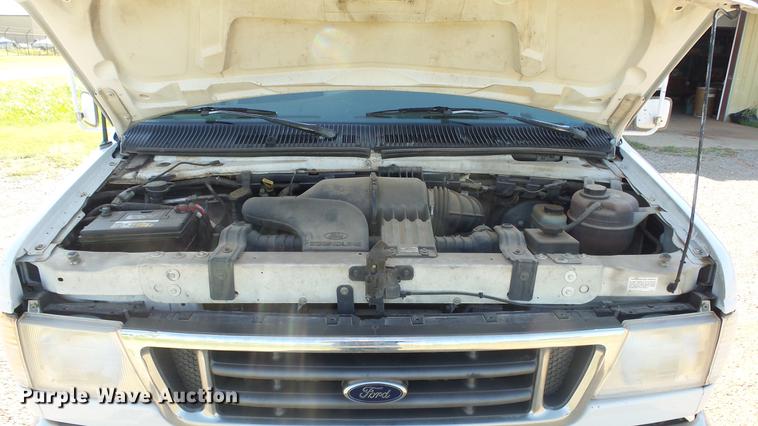 image for item ER9546 2002 Ford Econoline E350 box van