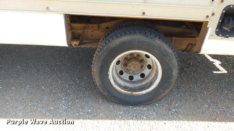 image for item ER9546 2002 Ford Econoline E350 box van