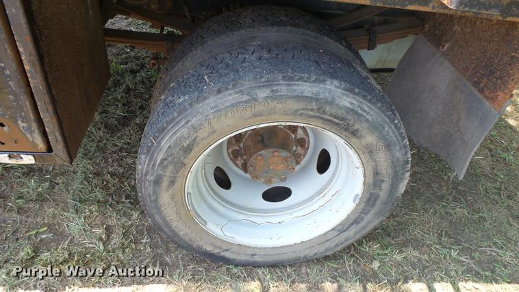 image for item ET9341 2008 Ford F450 Super Duty flatbed truck