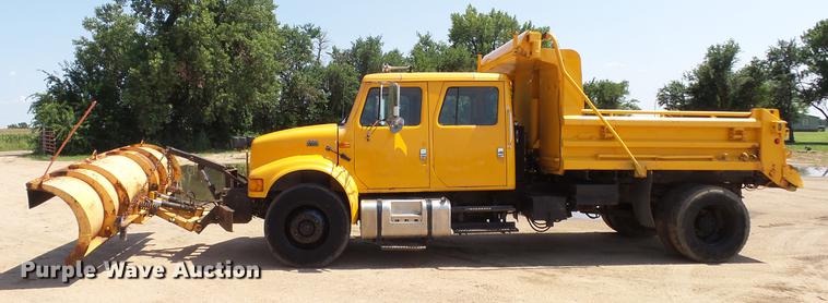 image for item ET9345 2002 International 4900 Crew Cab dump truck