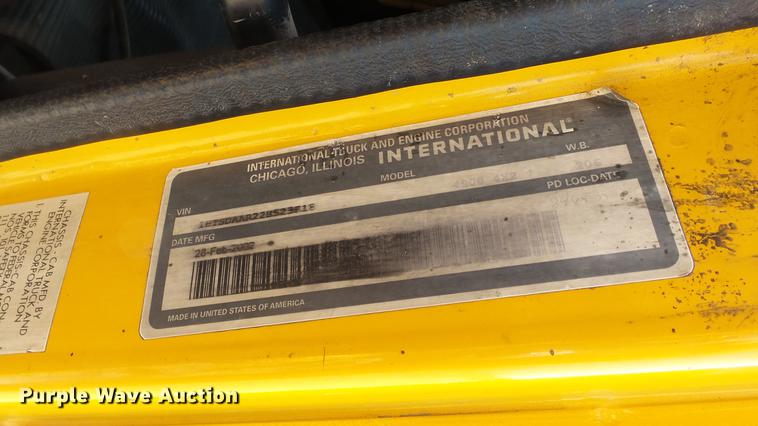 image for item ET9345 2002 International 4900 Crew Cab dump truck