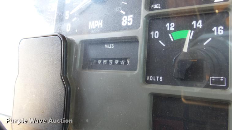 image for item ET9345 2002 International 4900 Crew Cab dump truck