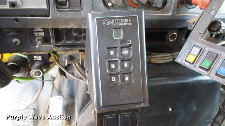 image for item ET9345 2002 International 4900 Crew Cab dump truck