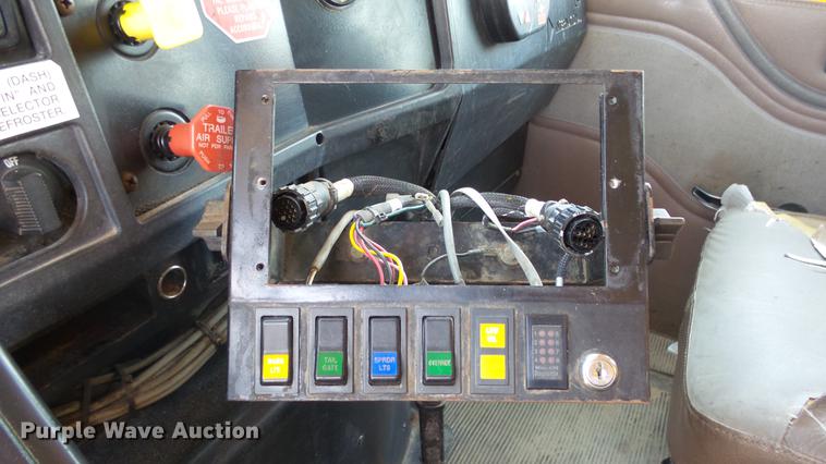 image for item ET9345 2002 International 4900 Crew Cab dump truck