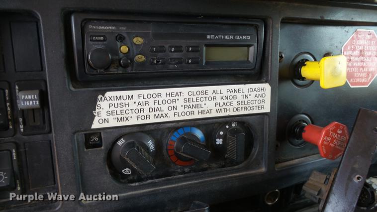 image for item ET9345 2002 International 4900 Crew Cab dump truck