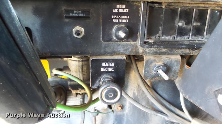 image for item ET9345 2002 International 4900 Crew Cab dump truck