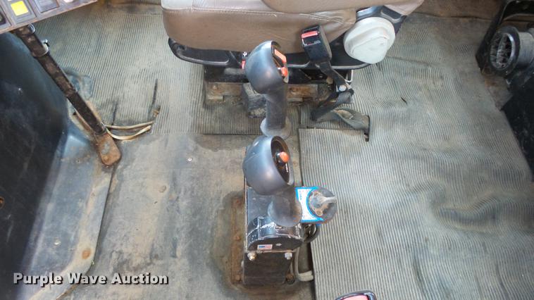 image for item ET9345 2002 International 4900 Crew Cab dump truck