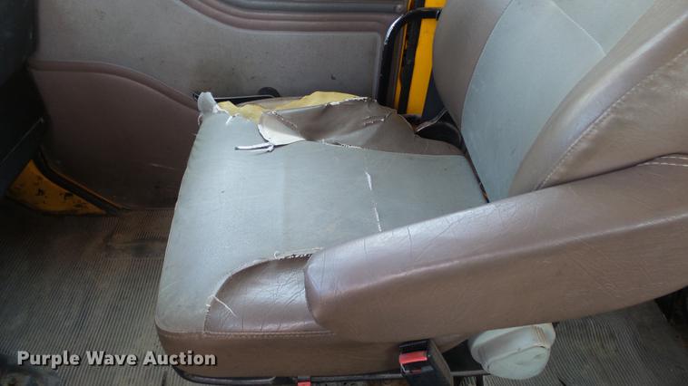 image for item ET9345 2002 International 4900 Crew Cab dump truck