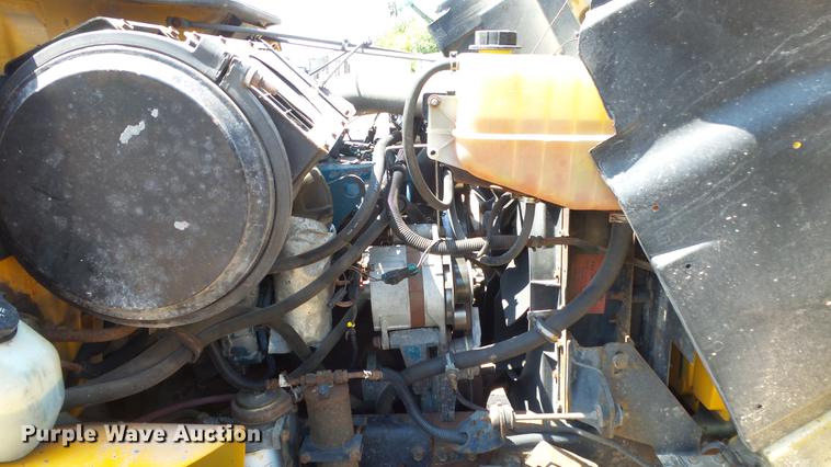 image for item ET9345 2002 International 4900 Crew Cab dump truck