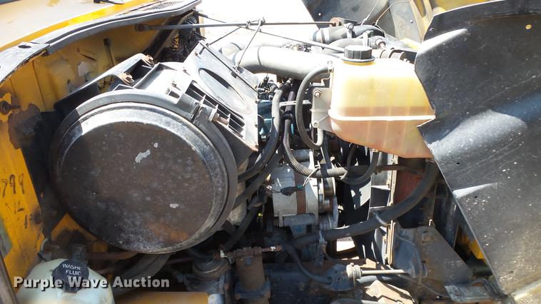 image for item ET9345 2002 International 4900 Crew Cab dump truck