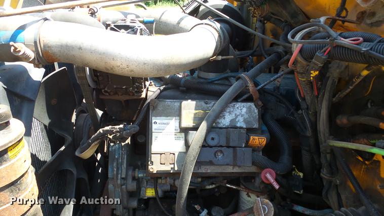 image for item ET9345 2002 International 4900 Crew Cab dump truck