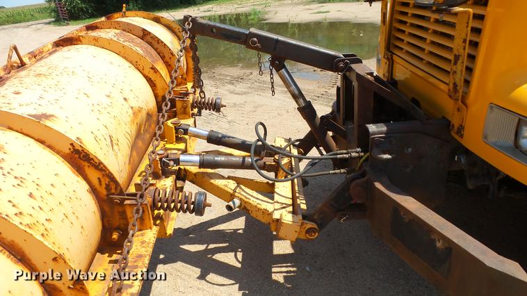 image for item ET9345 2002 International 4900 Crew Cab dump truck